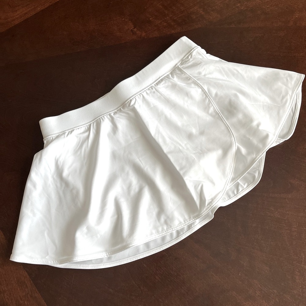 Gilly Hicks from Hollister, Classic White Skort, size XS, NWT